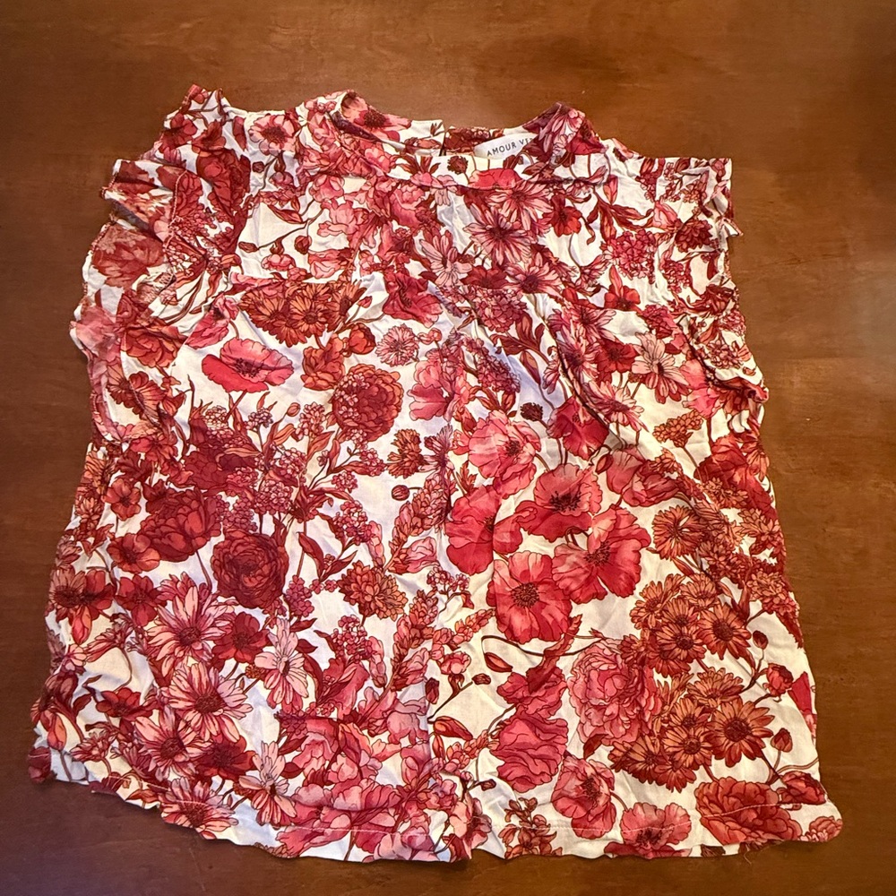 Amour Vert Floral Red and White Short Sleeve Blouse